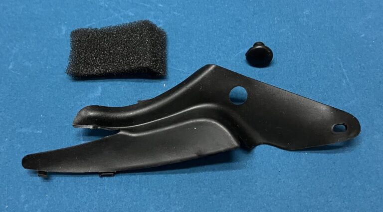 V70,XC70用フロントウインドウサイドモールエンドピース FWE70